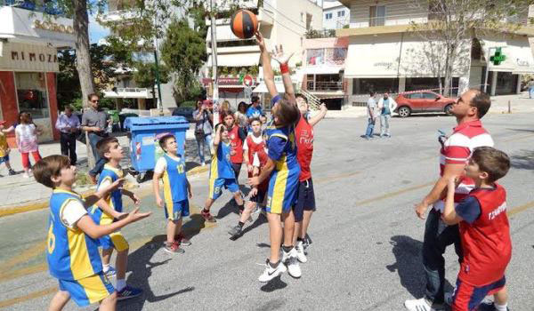 μπάσκετ στην Λεωφόρο Ειρήνης στις εκδηλώσεις του Δήμου για τα 53 χρόνια