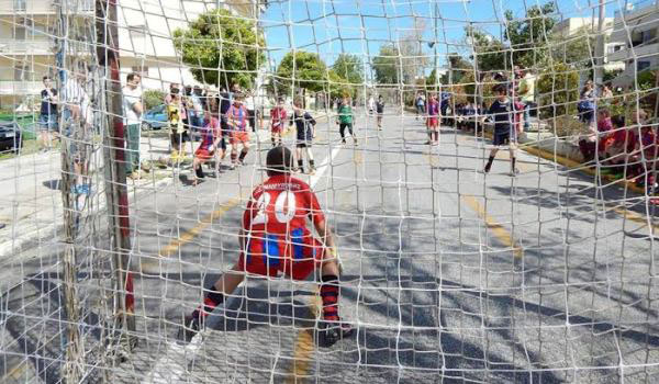 ποδόσφαιρο στην Λεωφόρο Ειρήνης στις εκδηλώσεις του Δήμου για τα 53 χρόνια