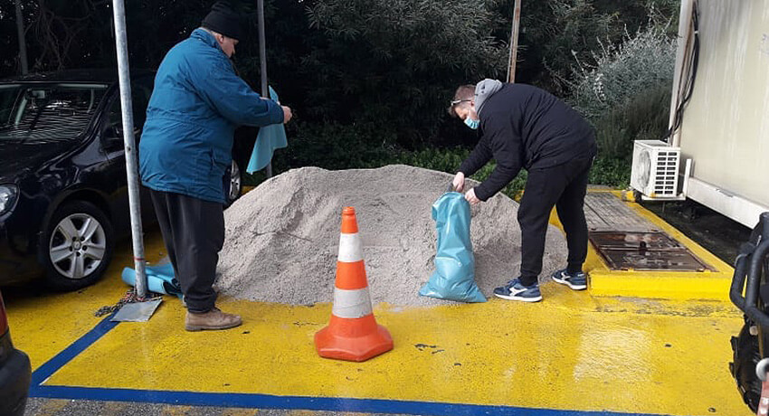 Διάθεση αλατιού ενόψει κακοκαιρίας στους κατοίκους της Ηλιούπολης