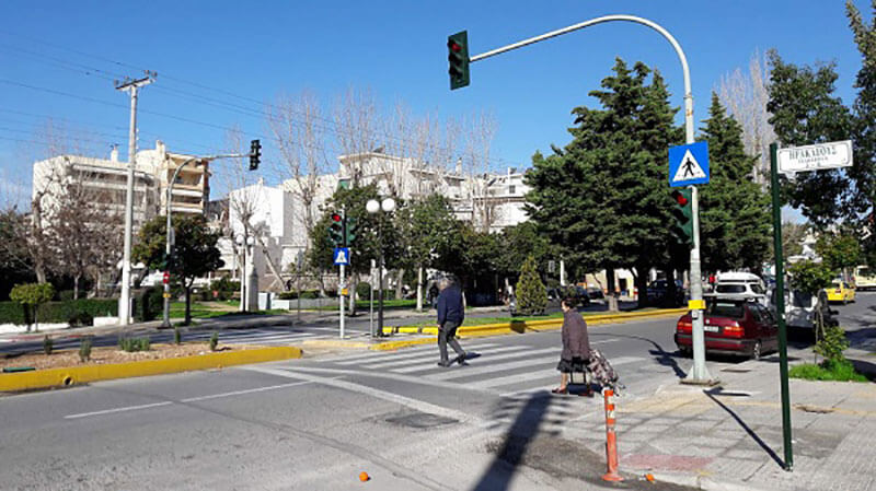 Τοποθέτηση φαναριού στην Πλατεία Σικελιανού