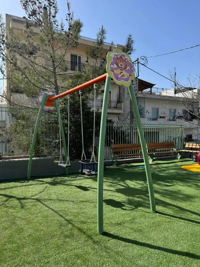 η ανακαινισμένη παιδική χαρά στην οδό Κύπρου στην Αγία Μαρίνα