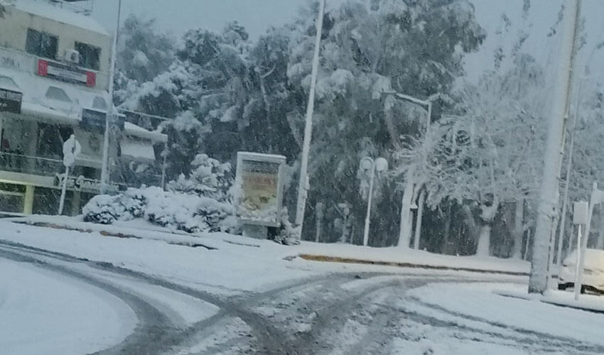 Ηλιούπολη: Πολλά προβλήματα λόγω της σφοδρής χιονόπτωσης