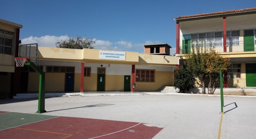 Αποκολλήθηκε κεραμίδι από τη στέγη του 2ου Δημοτικού Σχολείου Ηλιούπολης