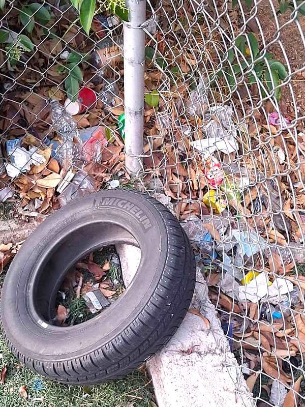 ΚΙΝΔΥΝΟΣ για τα παιδιά το γήπεδο 5x5 δίπλα στο 5ο Γυμνάσιο Ηλιούπολης