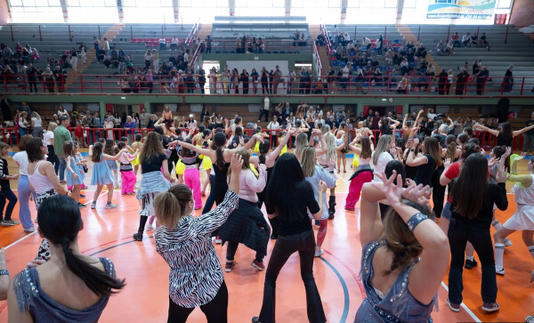 Ηλιούπολη: Μεγάλη επιτυχία η εκδήλωση για την Παγκόσμια Ημέρα Χορού με κοινωνικό μήνυμα
