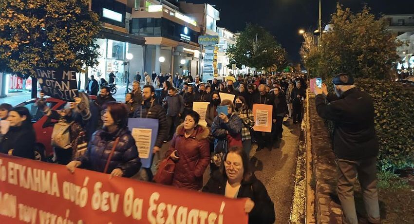 Μεγάλη διαδήλωση στους δρόμους της Ηλιούπολης για το έγκλημα στα Τέμπη