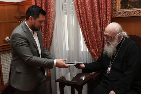 ο Αρχιεπίσκοπος Πάσης Ελλάδος Ιερώνυμος έδωσε την ευχή του στο νεοεκλεγέντα Δήμαρχο Ηλιούπολης κ. Ψυρρόπουλο
