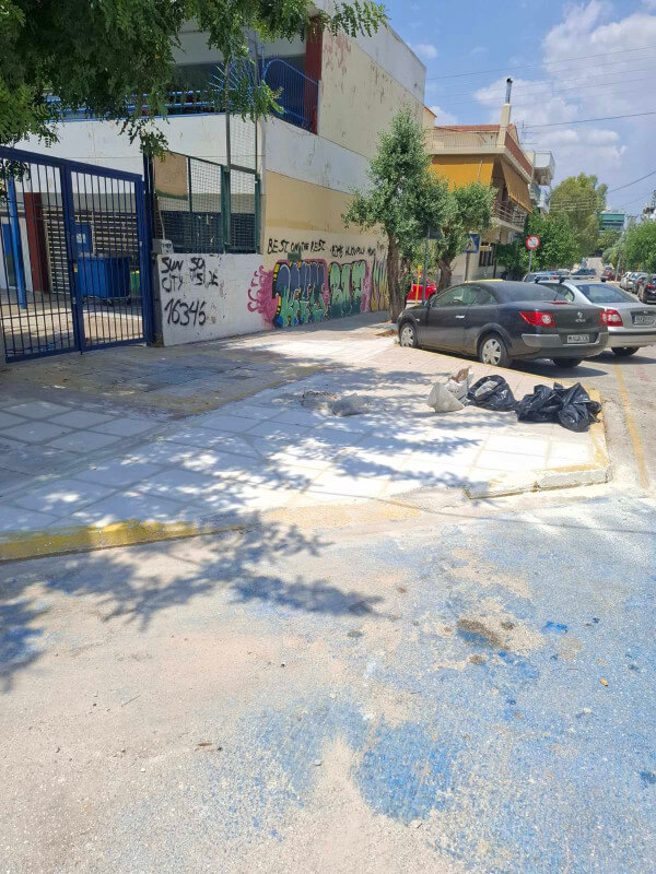 Συνεχίζονται οι παρεμβάσεις σε πεζοδρόμια έξω από σχολεία της Ηλιούπολης