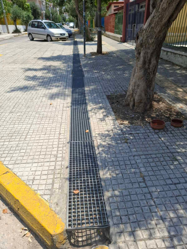 Συνεχίζονται οι παρεμβάσεις σε πεζοδρόμια έξω από σχολεία της Ηλιούπολης