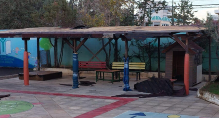 Επικίνδυνες Φθορές σε 8ο & 21ο Νηπιαγωγείο Ηλιούπολης – Καταγγελία για Αποκόλληση Υποστέγου και Έλλειψη Παρεμβάσεων