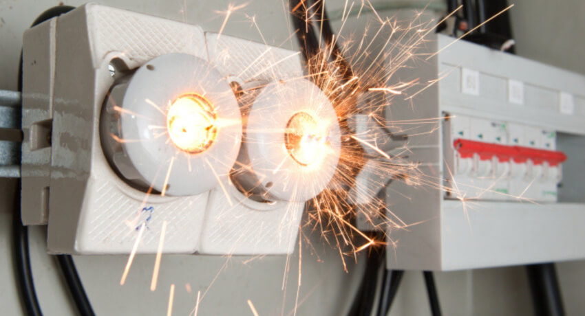 Βραχυκύκλωμα στο 12ο Δημοτικό Σχολείο Ηλιούπολης - Επικίνδυνες ελλείψεις στις σχολικές υποδομές